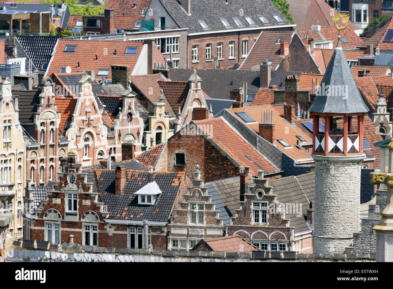 Vue sur le centre historique de Gand avec ses maisons à pignons. Banque D'Images