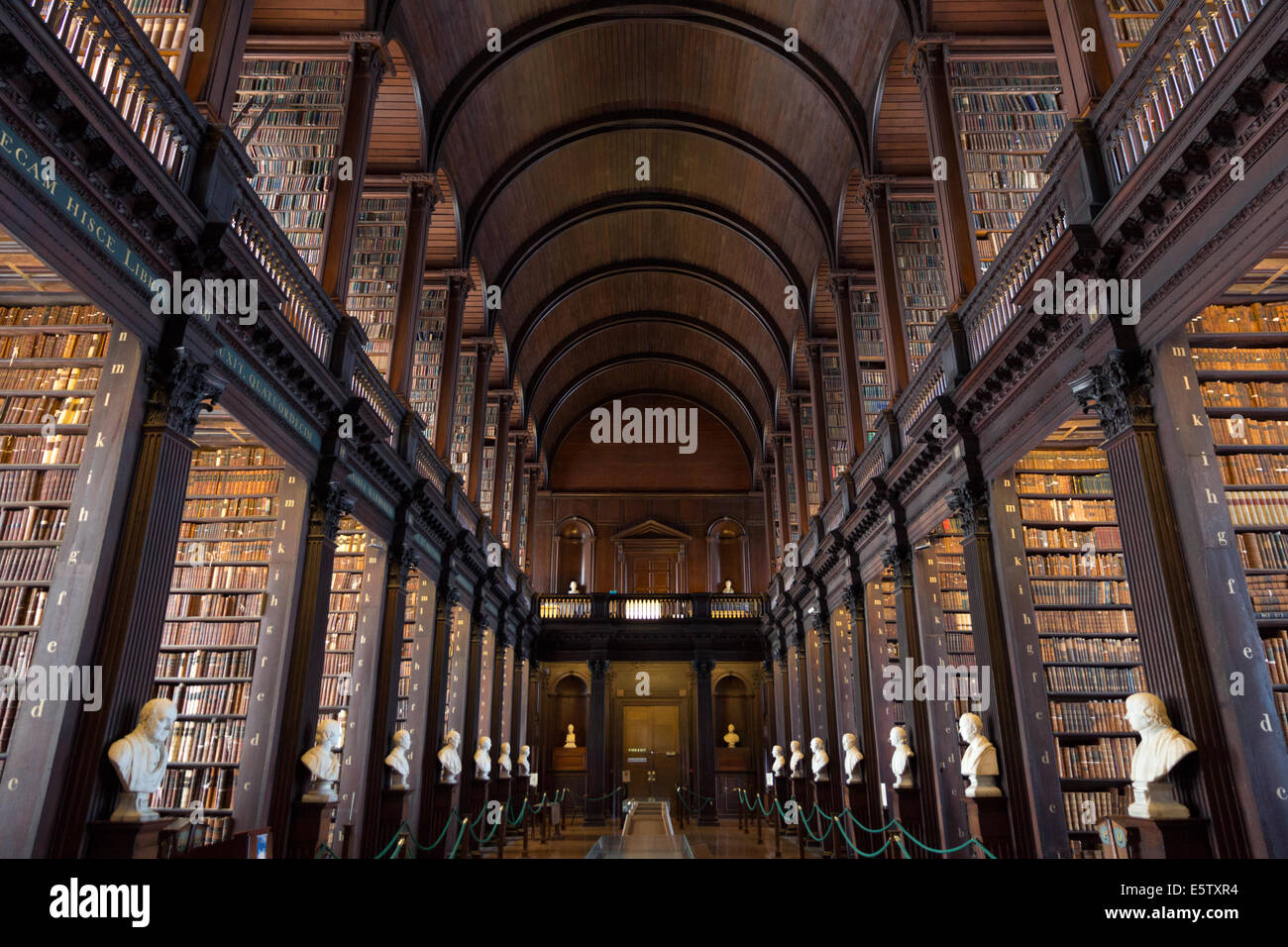 Les prix dans la bibliothèque du Trinity College de Dublin, Irlande. Banque D'Images