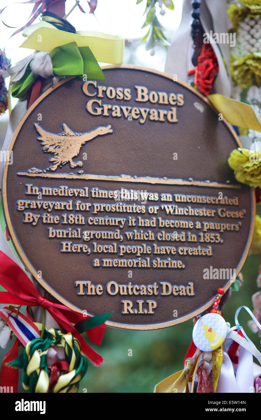 La croix os cimetière pour les prostituées et de pauvres hères dans Southwark London UK Banque D'Images