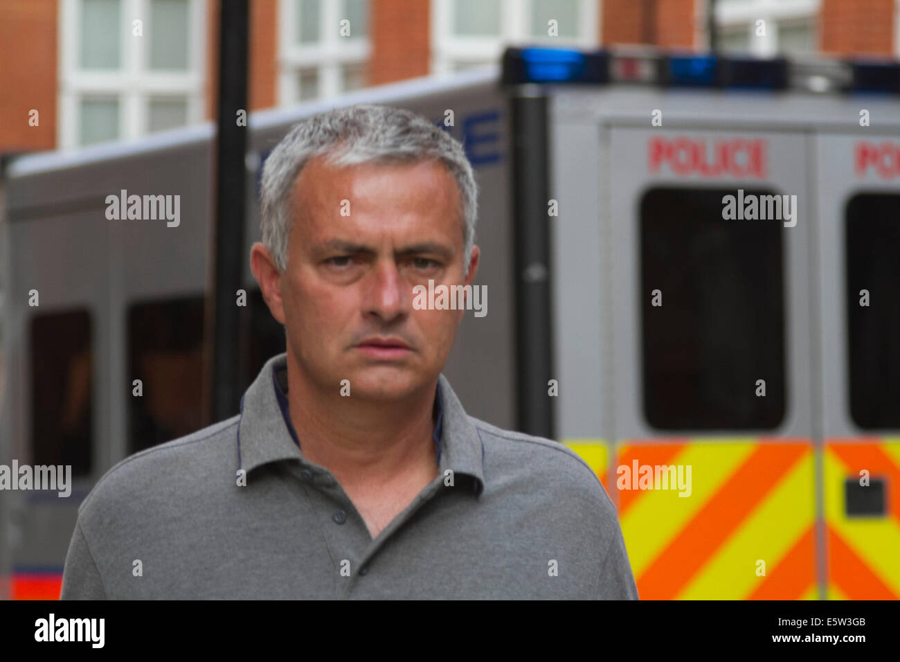 Knightsbridge, Londres, Royaume-Uni. 6 Août, 2014. Chelsea football manager Jose Mourinho est repéré à Knightsbridge London Crédit : amer ghazzal/Alamy Live News Banque D'Images