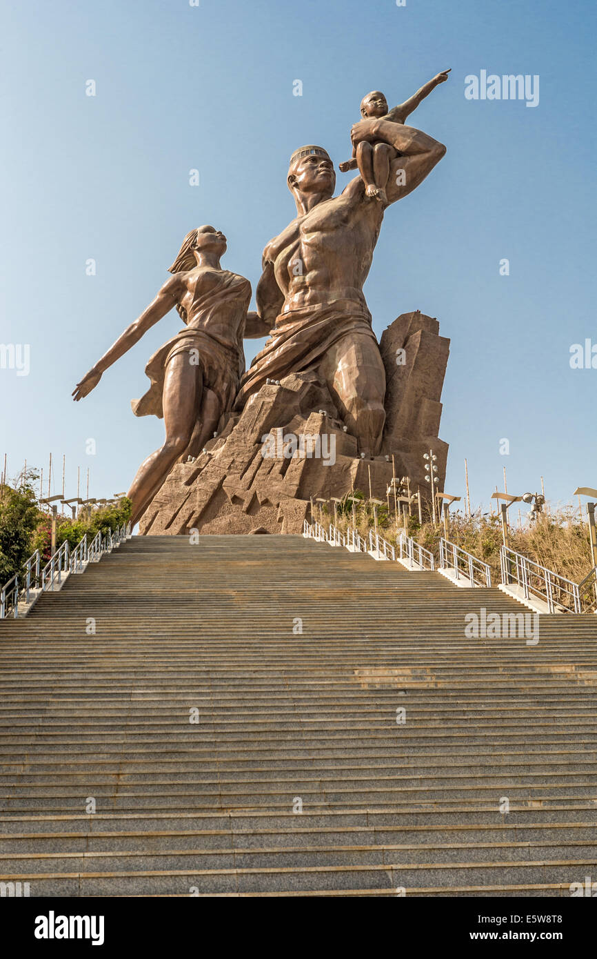 Monument de la Renaissance africaine, Dakar, Sénégal en commémoration de l'esclavage, fait de cuivre Banque D'Images