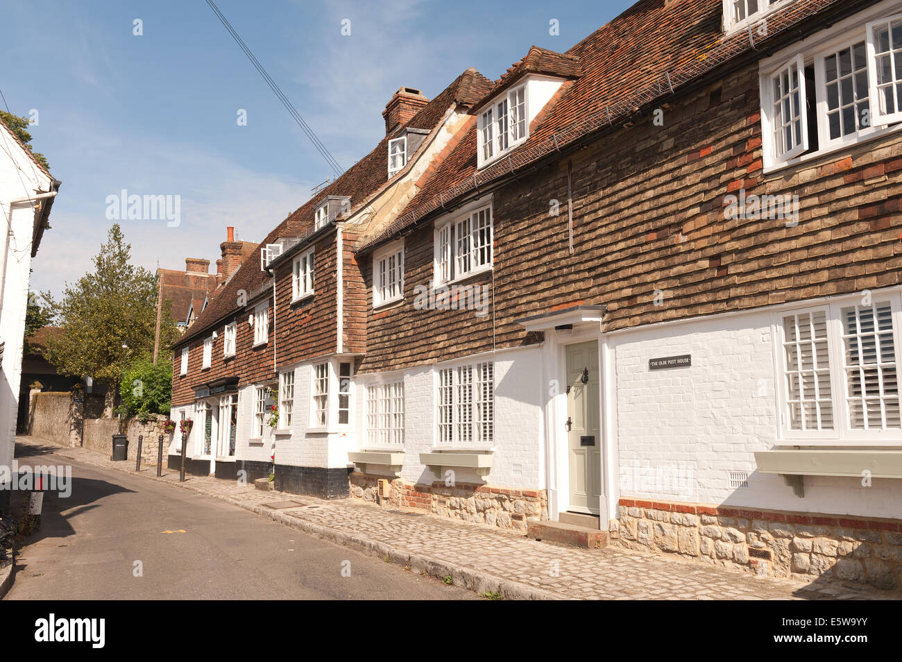 Pittoresque village rues de Sutton Valence sur un jour étés typiquement anglais en bois faits à la main et montrant le revêtement de tuile suspendus Banque D'Images