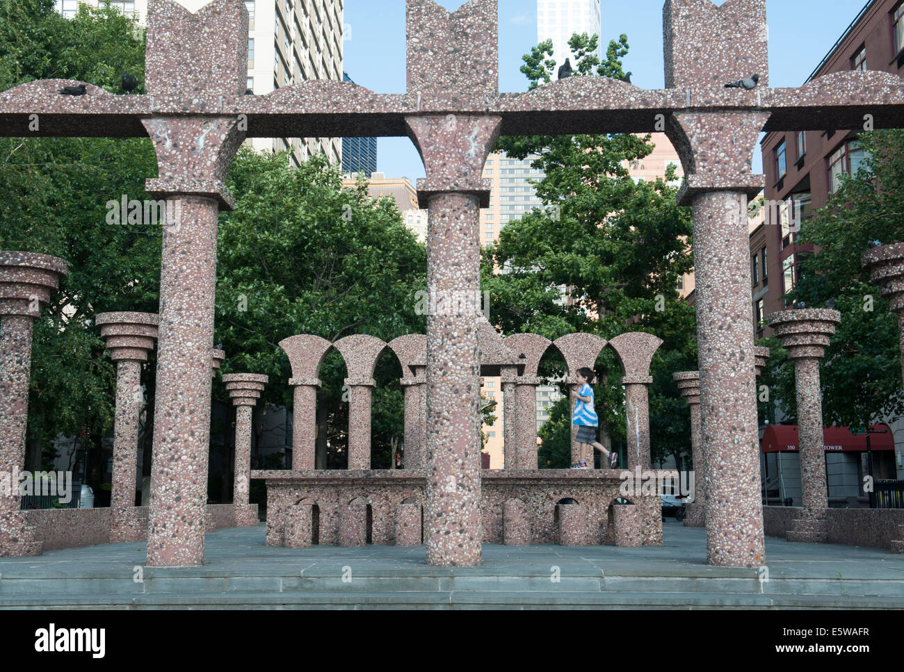 La salle supérieure, une sculpture par Ned Smyth, est l'une des nombreuses pièces d'art public dans la région de Battery Park City, un quartier de Manhattan. Banque D'Images