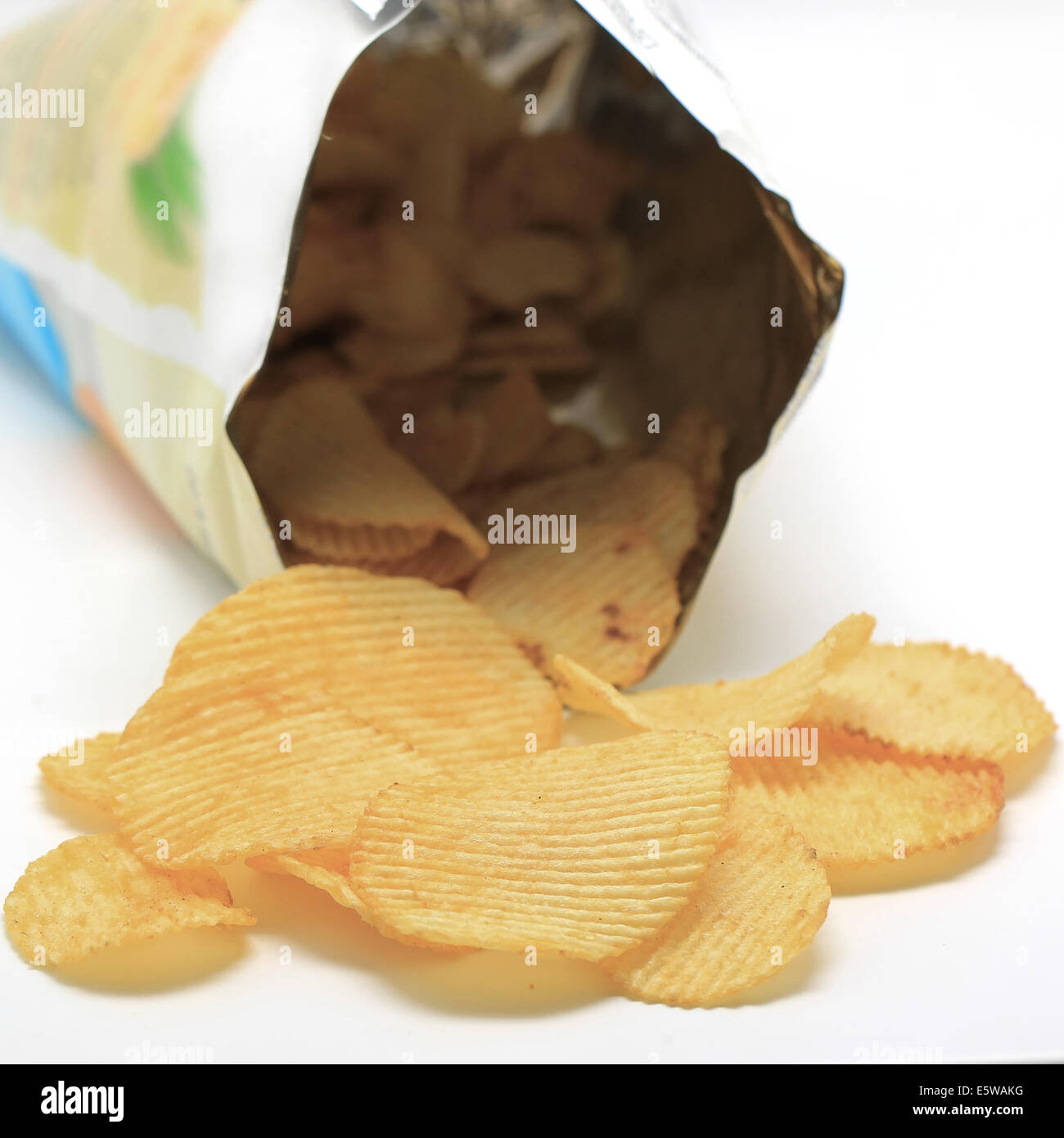 Potato Chip isolé sur fond blanc Banque D'Images