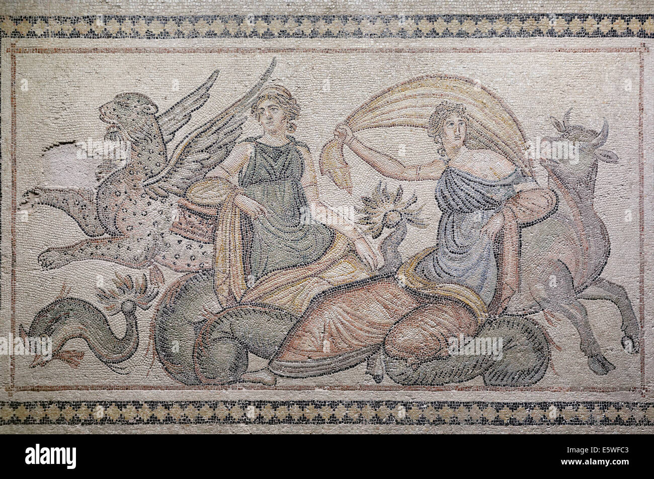 Enlèvement d'Europa, mosaïque de Zeugma, Musée de la mosaïque de Zeugma, Gaziantep, Région de l'Anatolie du sud-est, l'Anatolie, Turquie Banque D'Images Enlèvement d'Europa, mosaïque de Zeugma, Musée de la mosaïque de Zeugma, Gaziantep, Région de l'Anatolie du sud-est, l'Anatolie, Turquie Banque D'Images