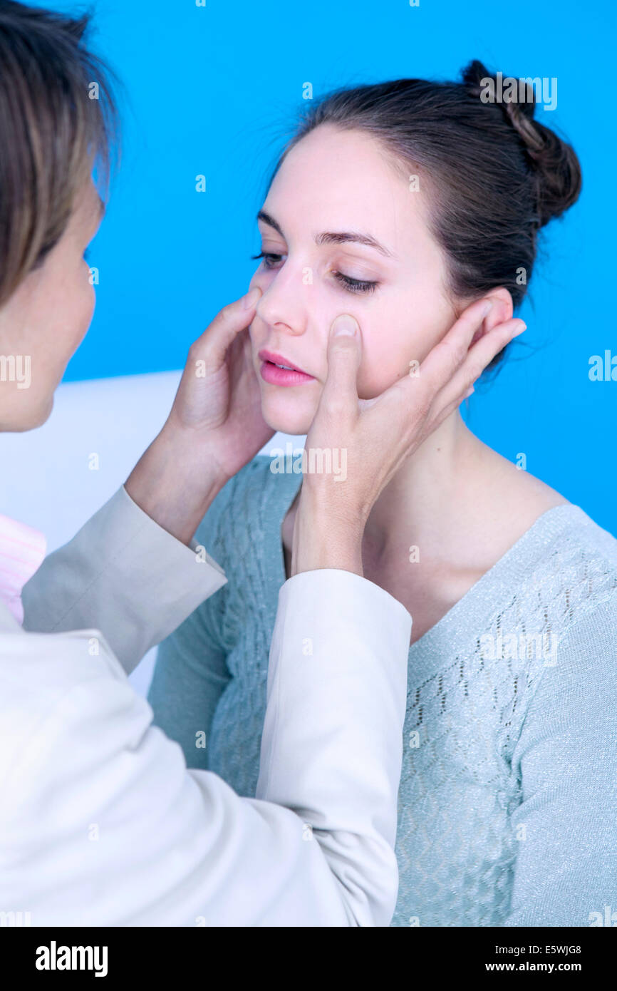 ENT, FEMME Banque D'Images