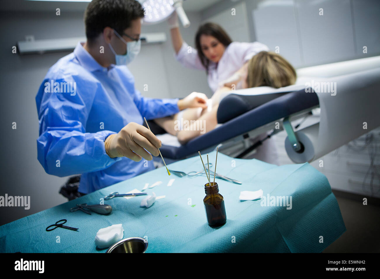 La chirurgie dermatologique Banque D'Images