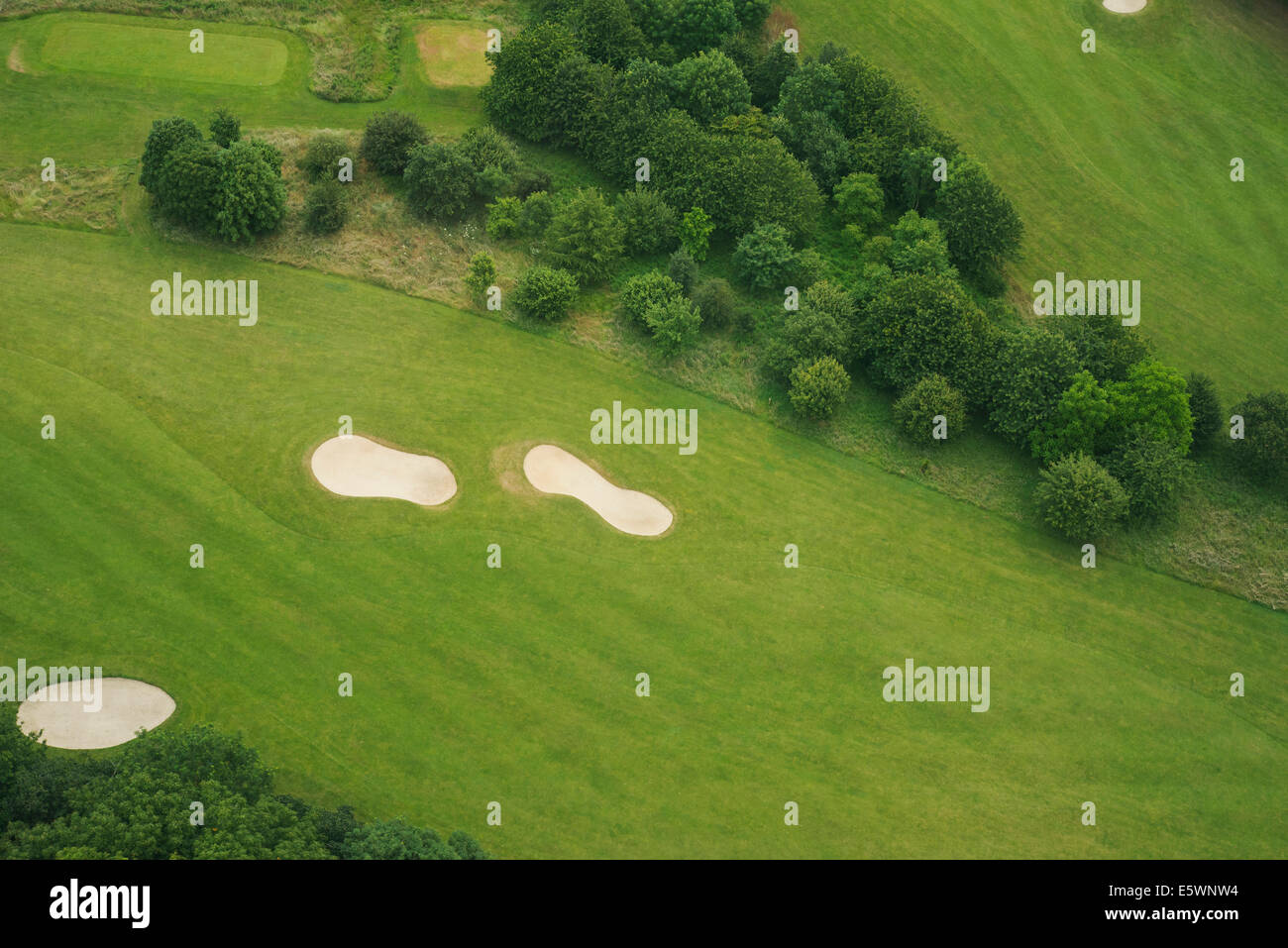 Les bunkers de sable sur un terrain de golf prises d'en haut Banque D'Images