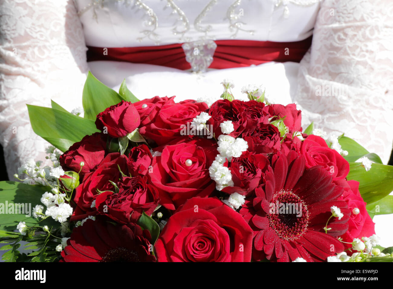 Bride holding a bouquet rose Banque D'Images