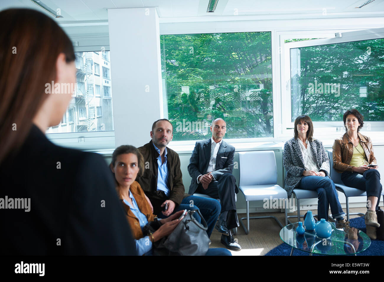 Groupe de personnes en attente d'interview Banque D'Images