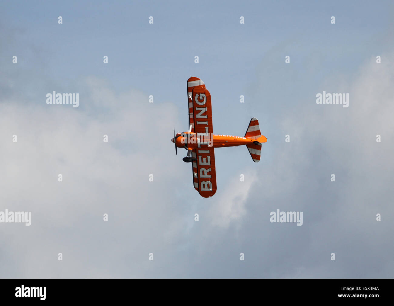 Vue d'un biplan Breitling à un show aérien au Royaume-Uni Banque D'Images