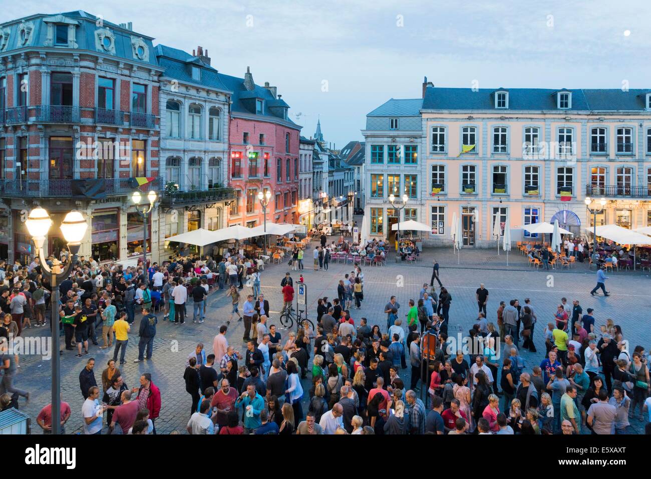Place principale Grande Place à Mons Photo : Robert B. Fishman, 15.6.2014. Mons est la capitale européenne de la Culture 2015 Banque D'Images