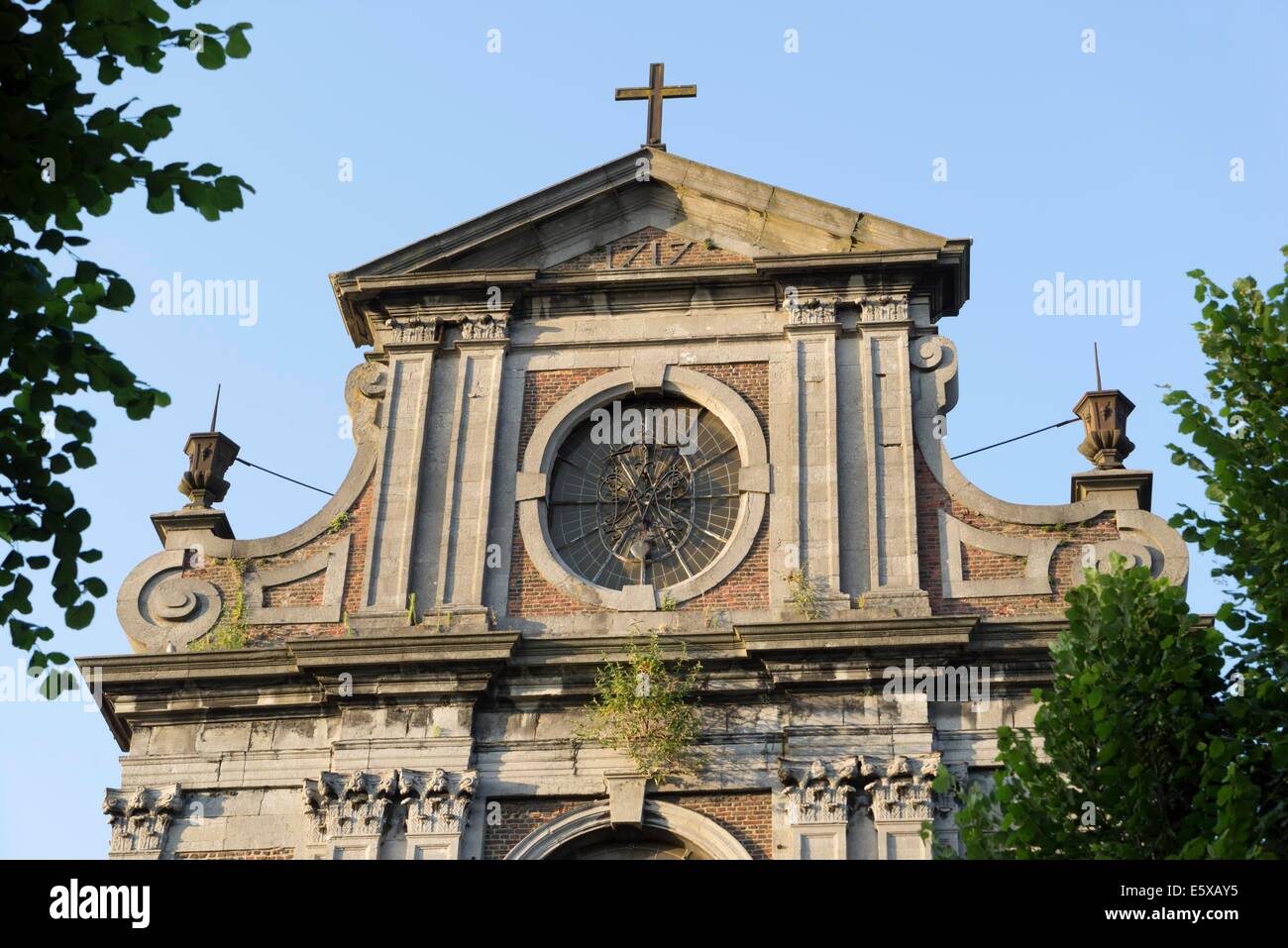Vieille église sur la place du parc à Mons Photo : Robert B. Fishman, 15.6.2014 Mons est la capitale européenne de la Culture 2015 Banque D'Images