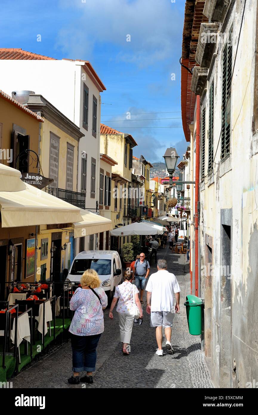 Rue de la vieille ville de Funchal Madère restaurant Banque D'Images