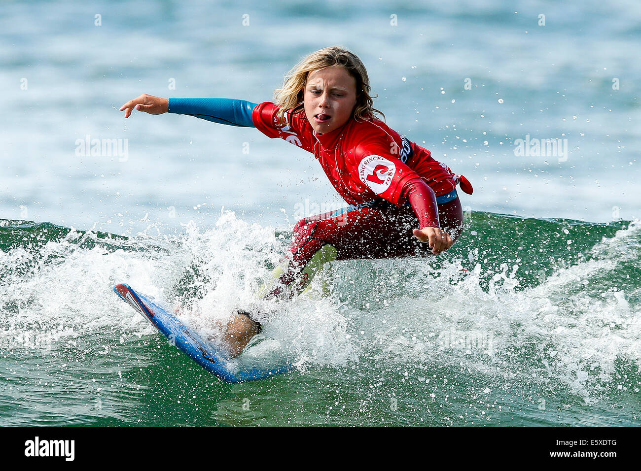 Newquay, Cornwall, UK. 7 Août, 2014. Festival de musique et de Surf Boardmasters Jour 2. Stanley gagnant Norman de Bude en action au cours de la première demi-finale de la Whipper Vivaneaux U12 ouvert sur la plage de Fistral. Credit : Action Plus Sport Images/Alamy Live News Banque D'Images