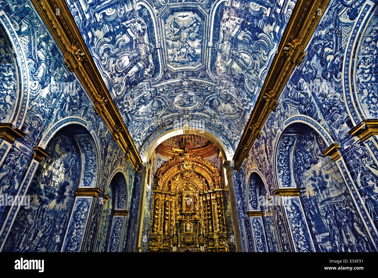 Le Portugal, l'Algarve : carreaux historique à l'intérieur de l'église Sao Lourenco dans San Colombano Banque D'Images