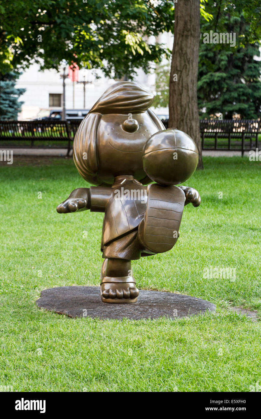 Statue de Charles M Schulz caractère Arachides Patty, parc de riz, St Paul, Minnesota, USA. Banque D'Images