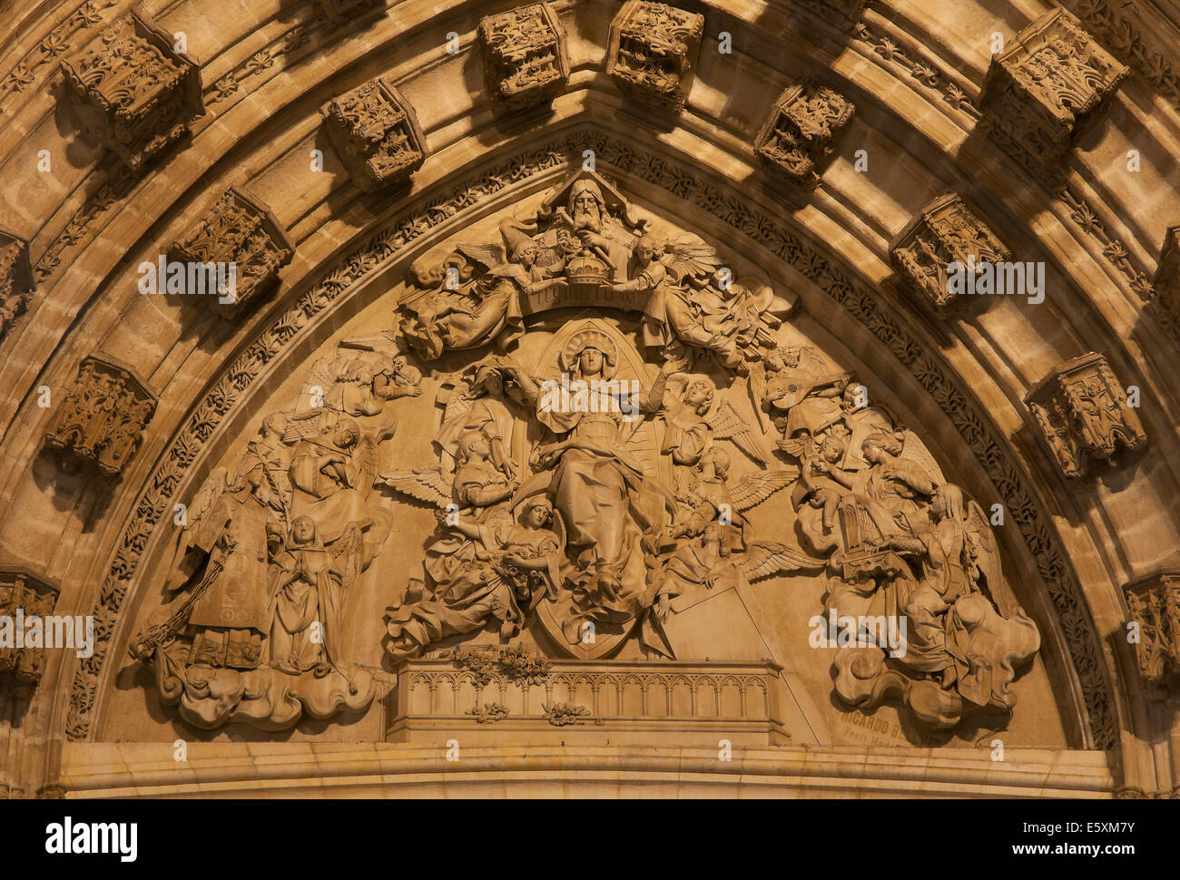 Cathédrale - tympan de la porte de l'Assomption, Séville, Andalousie, Espagne, Europe Banque D'Images