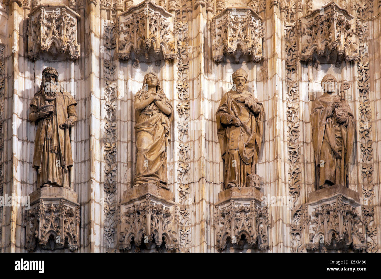 Cathédrale, porte de l'hypothèse -Saints dans les archivoltes, Séville, Andalousie, Espagne, Europe Banque D'Images