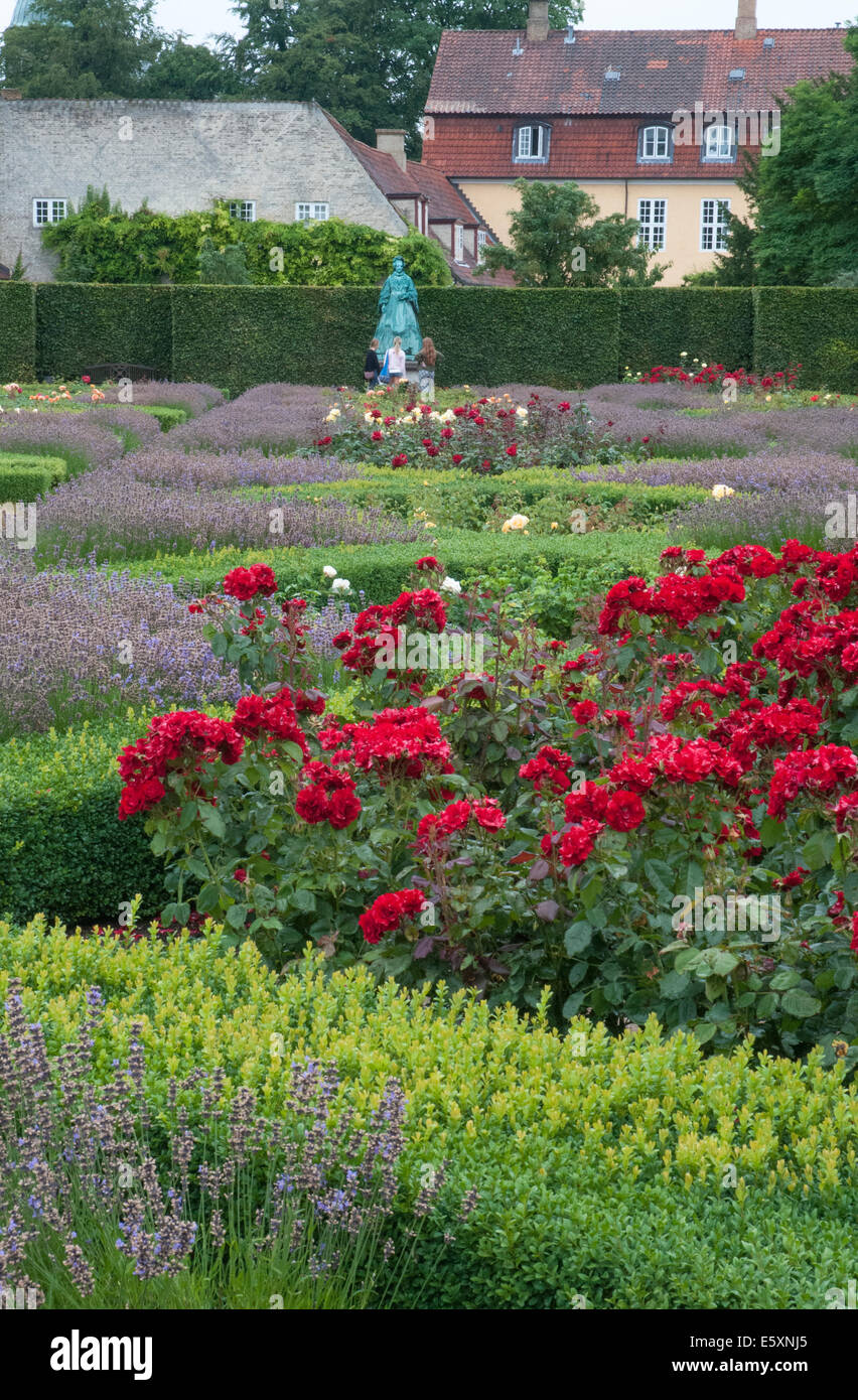 Lits Rose au Jardin du Roi, à Copenhague, à côté du château de Rosenborg Banque D'Images