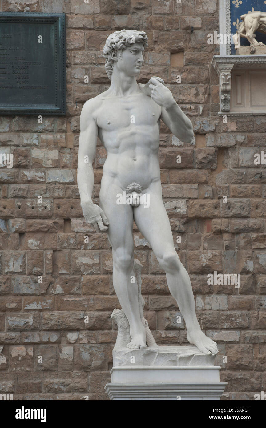 Statue, David de Michel-Ange, le Palazzo Vecchio, Florence, Toscane, Italie Banque D'Images