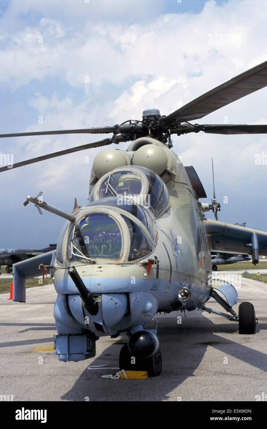 Construit russe Mil 24, hélicoptère de combat de l'armée de l'air croate Banque D'Images
