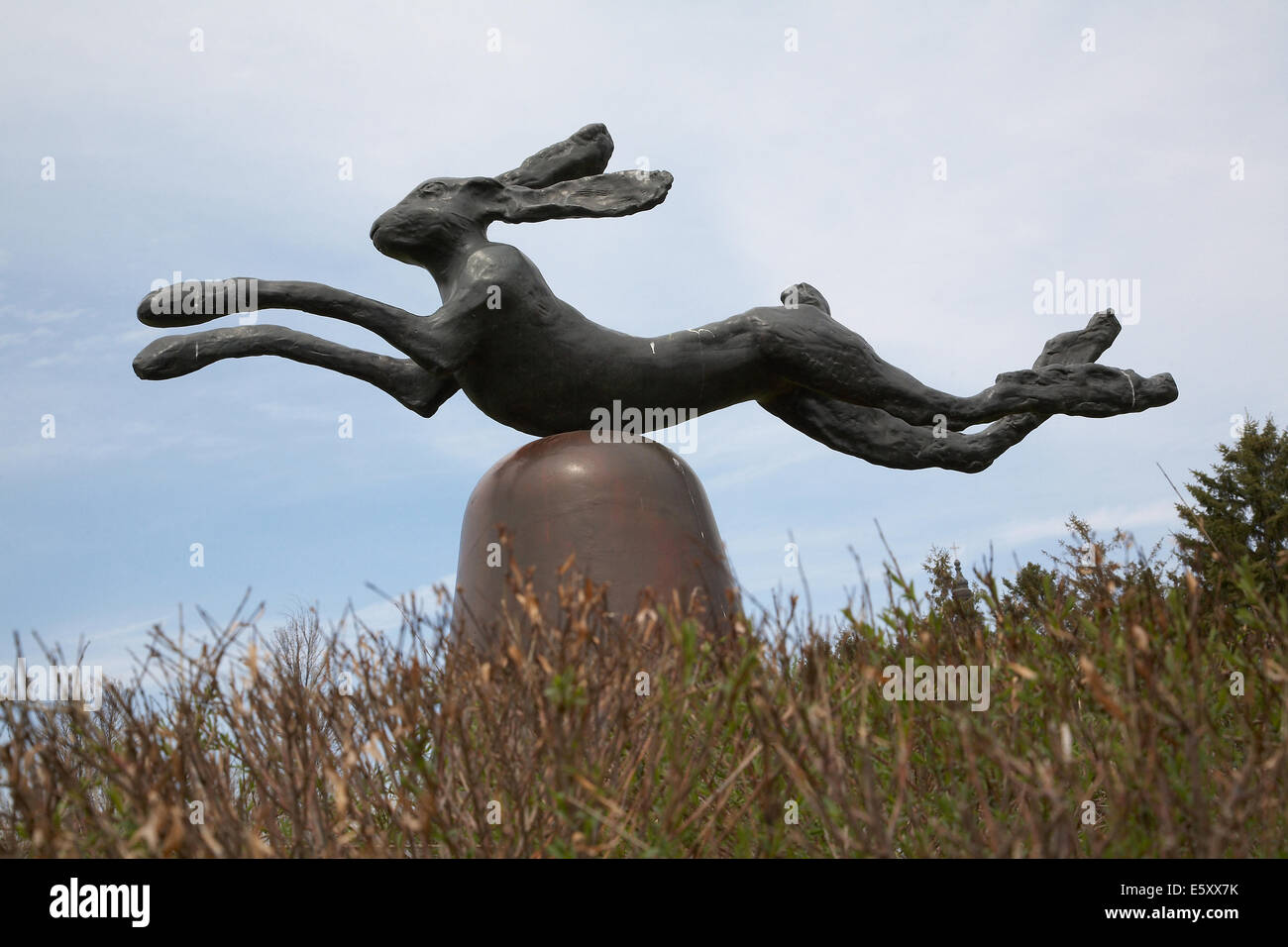 Partager sur bell sur piles en pierre de Portland par Barry Flanagan ( 1983 ) à Minneapolis sculpture garden, Walker Art Center, Minnesota-NOUS Banque D'Images