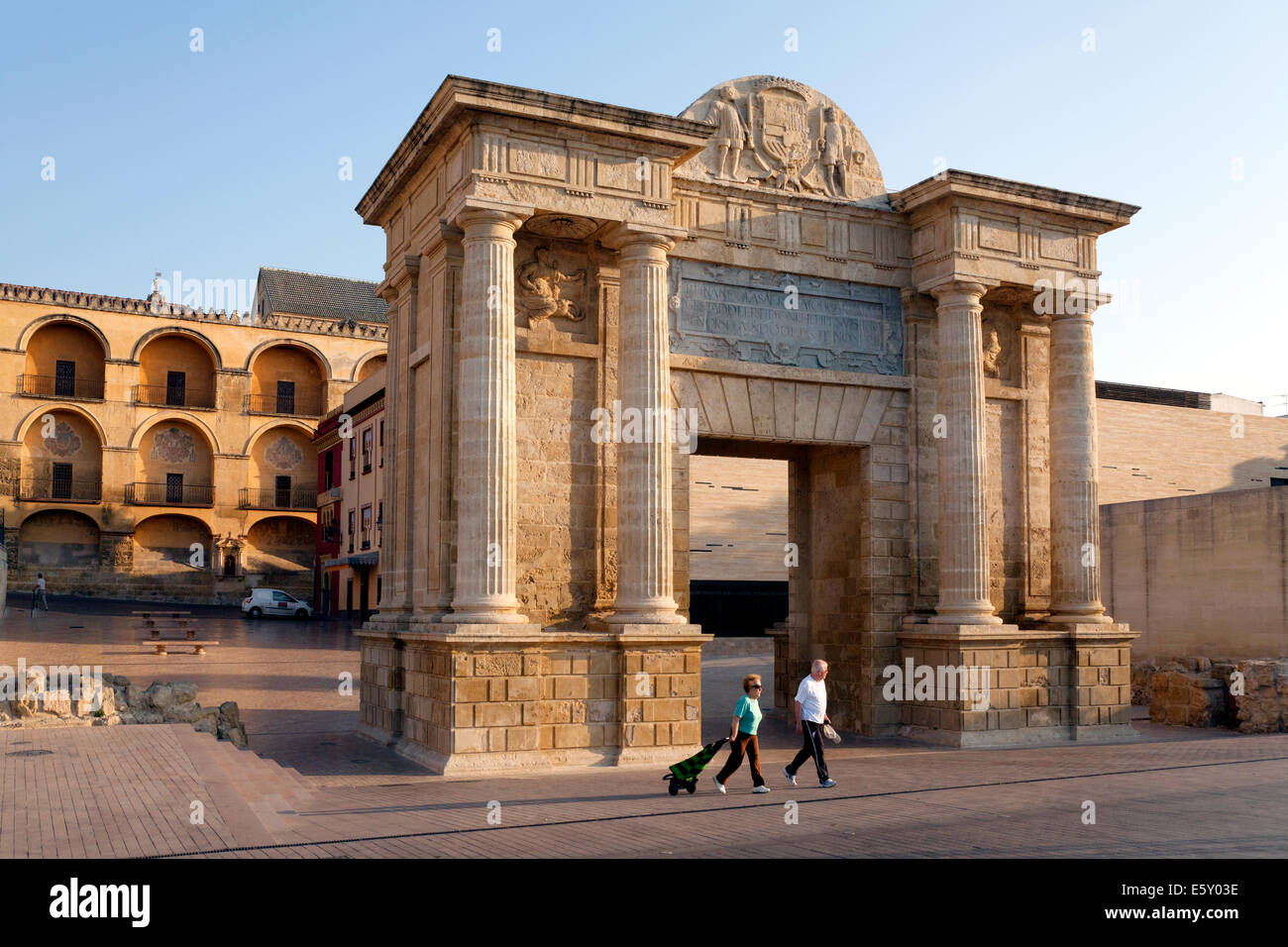 La Puerta del Puente / Bridge Gate, Cordoue, Andalousie, Espagne Banque D'Images