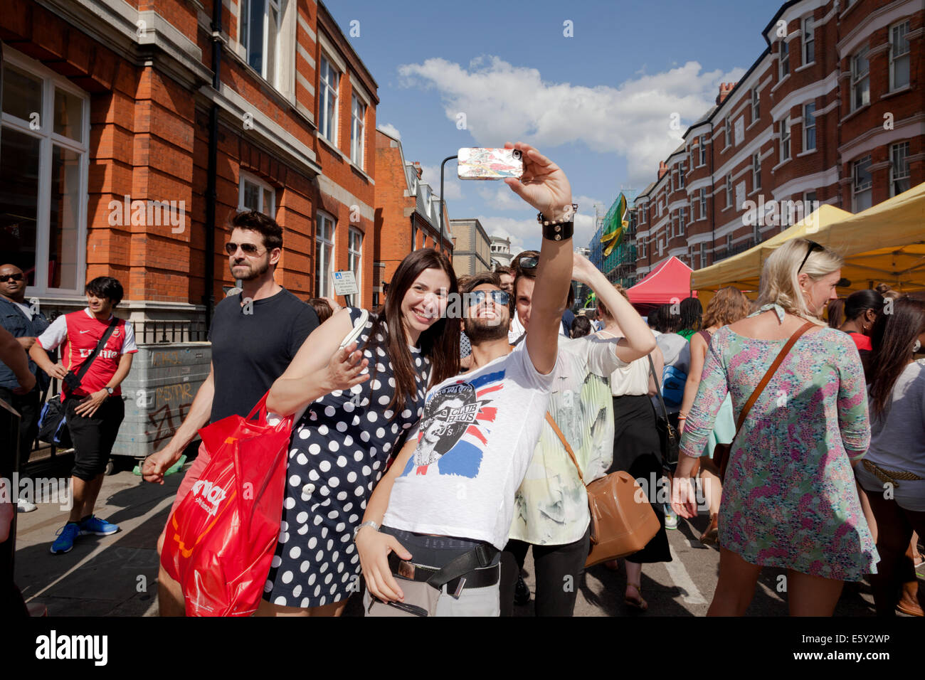 Moment selfies à la brixton Splash Festival de Rue Banque D'Images
