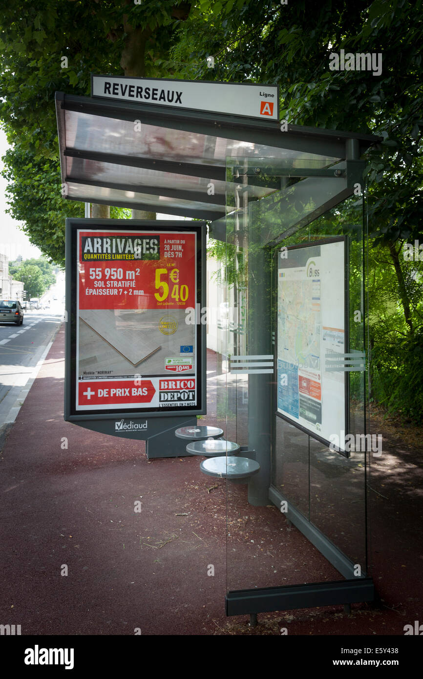 Abri bus Français inoccupé. Banque D'Images