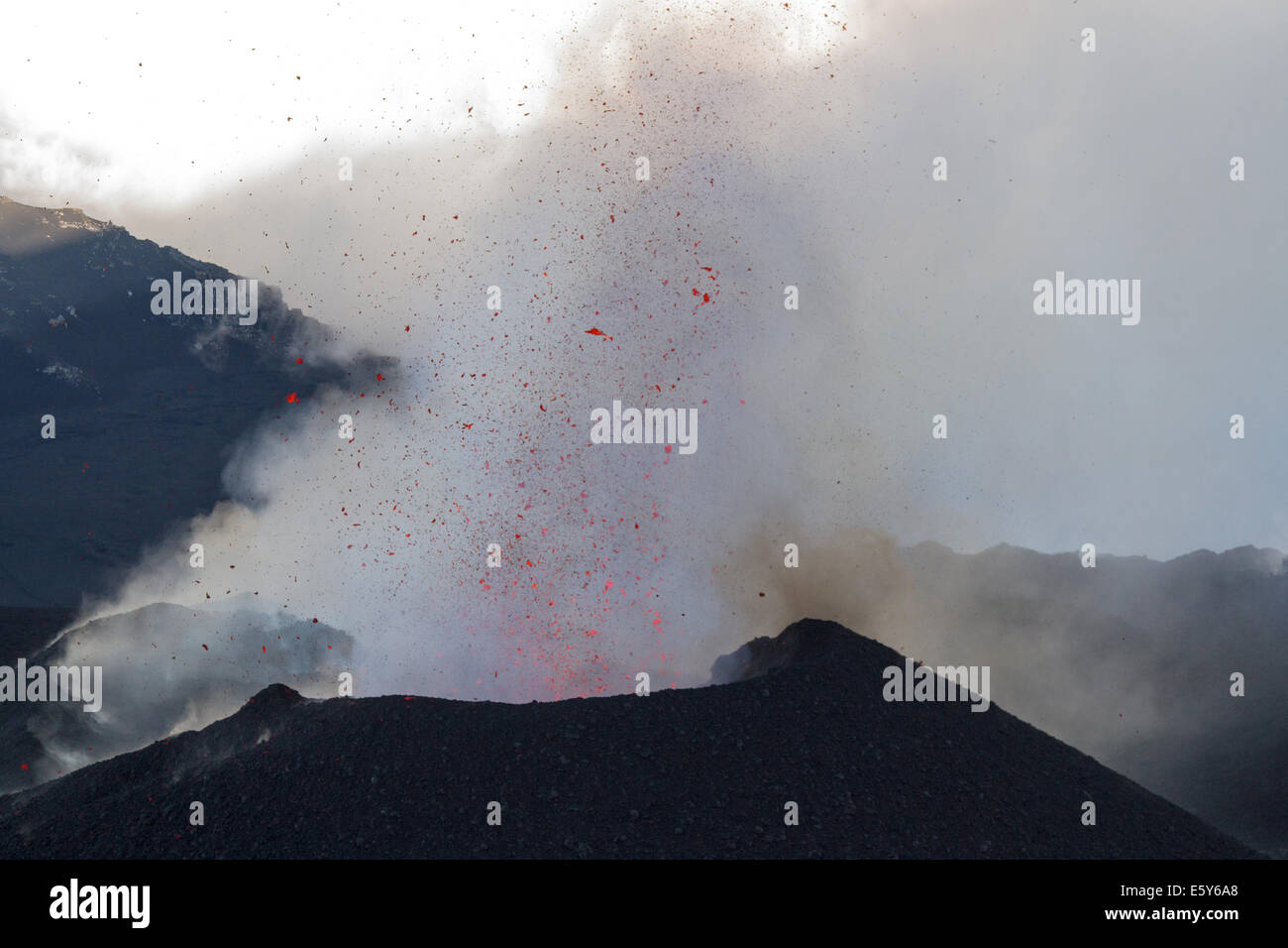 Sicile, Italie. 7 Août, 2014 éruption de l'Etna continue. crédit : Wead/Alamy Live News Banque D'Images