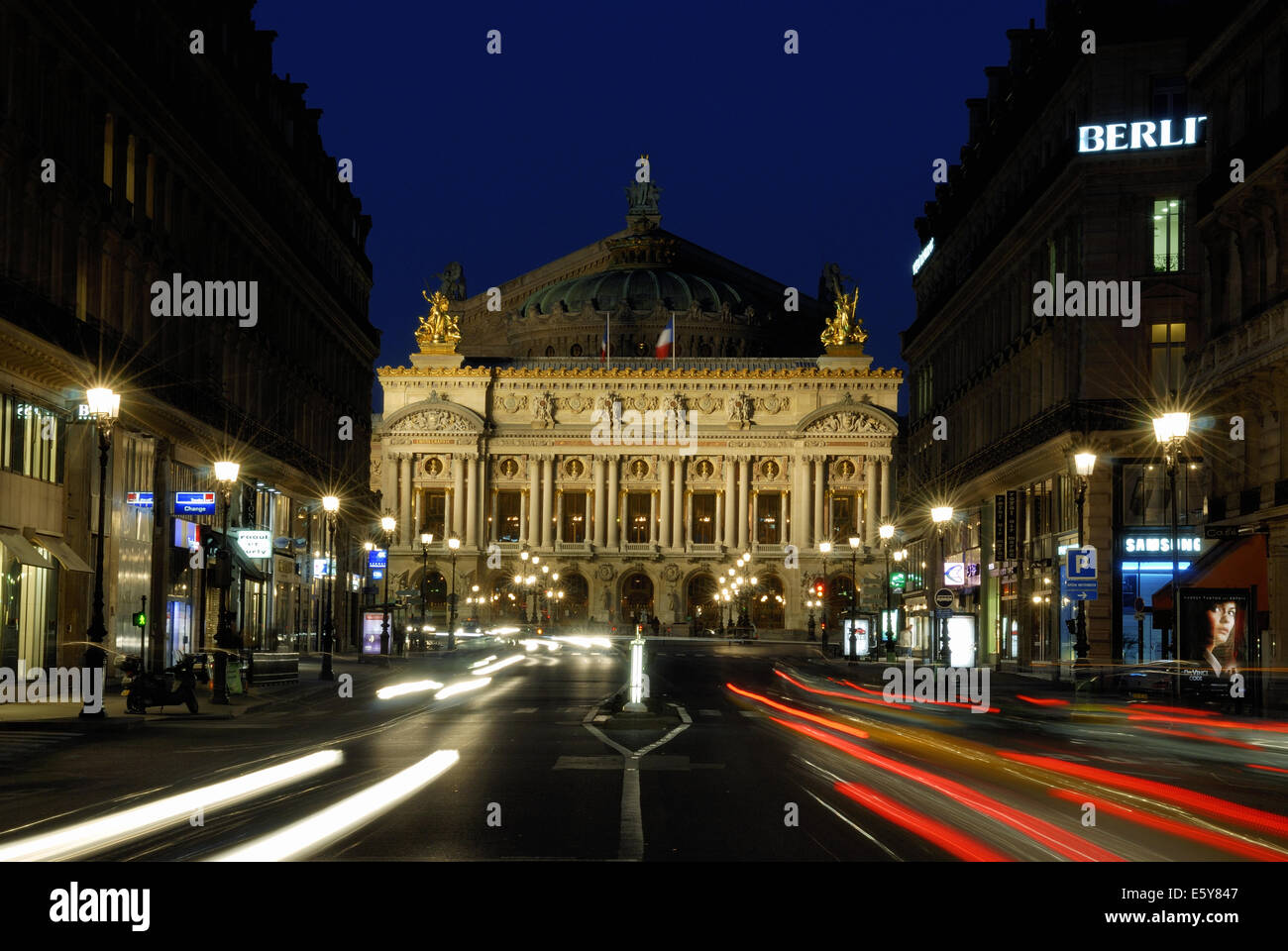 Au crépuscule de l'Opéra de Paris, Opéra National de Paris, Paris, France Banque D'Images