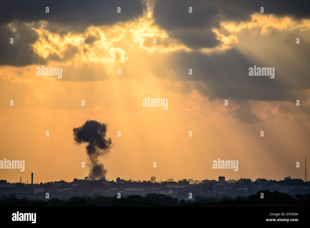La chute de bombes sur Gaza Banque D'Images