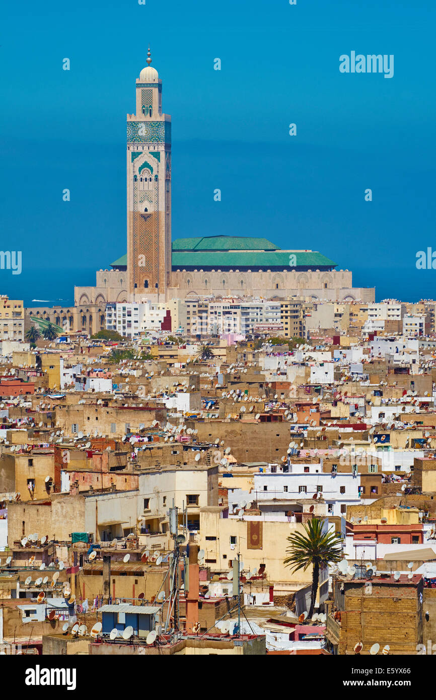 Maroc, Casablanca, l'ancienne Médina et la mosquée Hassan II. Banque D'Images