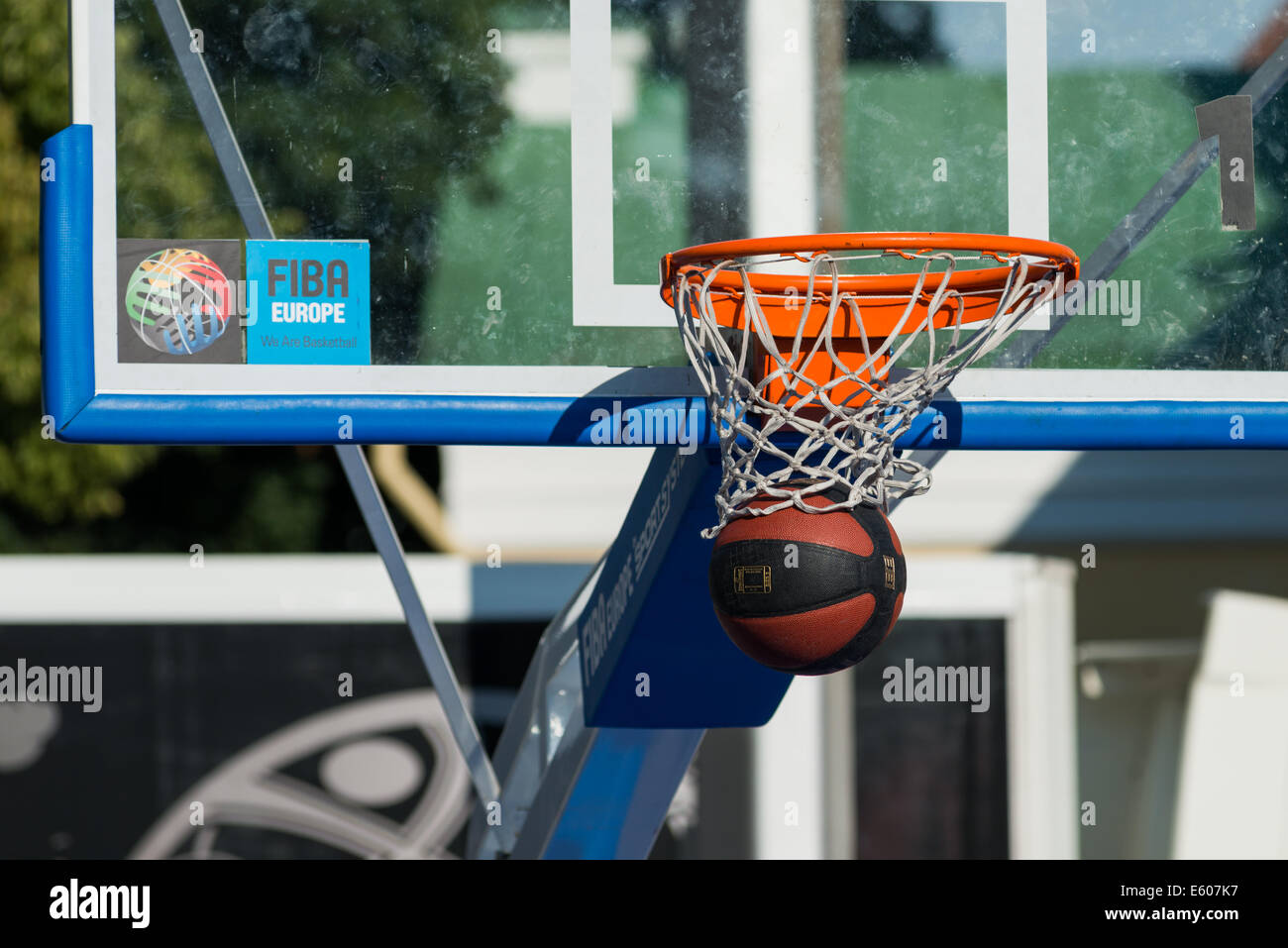 Tallinn, Estonie, 9 août 2014 - Streetball dans le centre de Tallinn, Estonie/Stzhalkouski Crédit : Alexandre Alamy Live News Banque D'Images