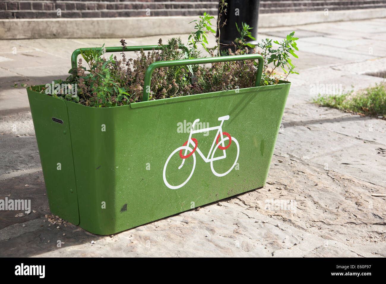 Fonctionnel et créatif - un support à bicyclettes à Camden Town, Londres Banque D'Images
