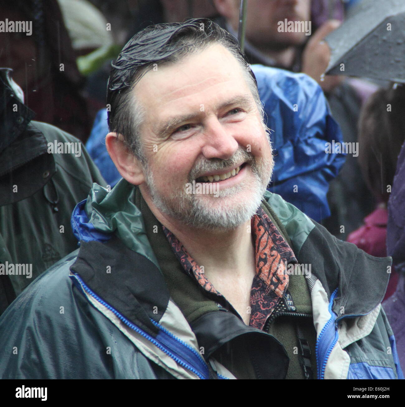 Peak District, Derbyshire, Royaume-Uni. 10 août, 2014. Deux jours avant la saison de chasse gélinotte s'ouvre, Barry Gardiner, Shadow Ministre de l'environnement et de la pêche (photo), rejoint les manifestants dirigée par l'animateur de la BBC, Chris Packham et ancien directeur de conservation de la RSPB, Mark Avery à Derwent Barrage, la Vallée de Derwent pour exprimer leur opposition à l'assassinat de hen Harrier. La RSPB dit l'espèce subit la persécution illégale car elle mange parfois huppée qui le met en conflit avec la communauté tir grouse. Credit : Deborah Vernon/Alamy Live News Banque D'Images