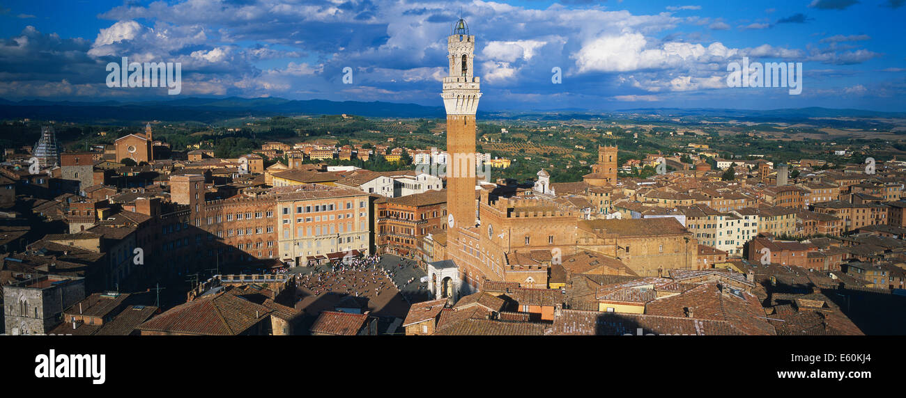 Italie, Toscane, Sienne, vue générale avec la Piazza del Campo Banque D'Images
