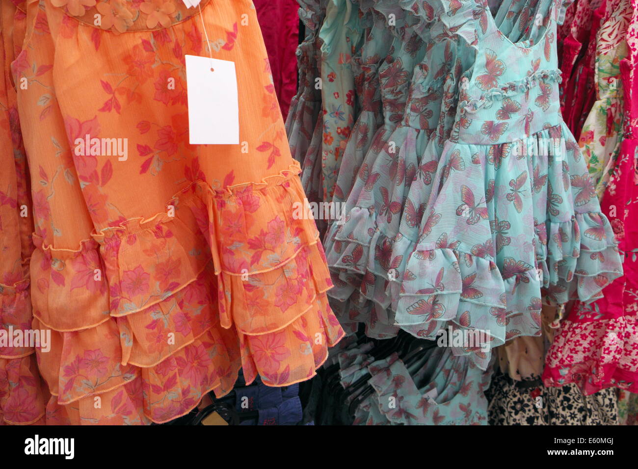 Robes robe d'été pour enfants à vendre dans un magasin de Sydney Banque D'Images