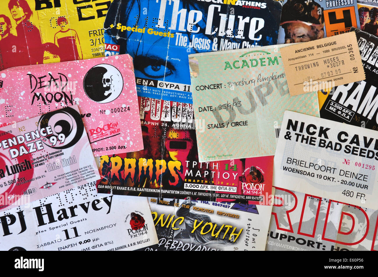 Vintage talons de billets de concerts d'autres groupes et de souvenirs de la musique punk rock des années 1980 et 1990. Banque D'Images