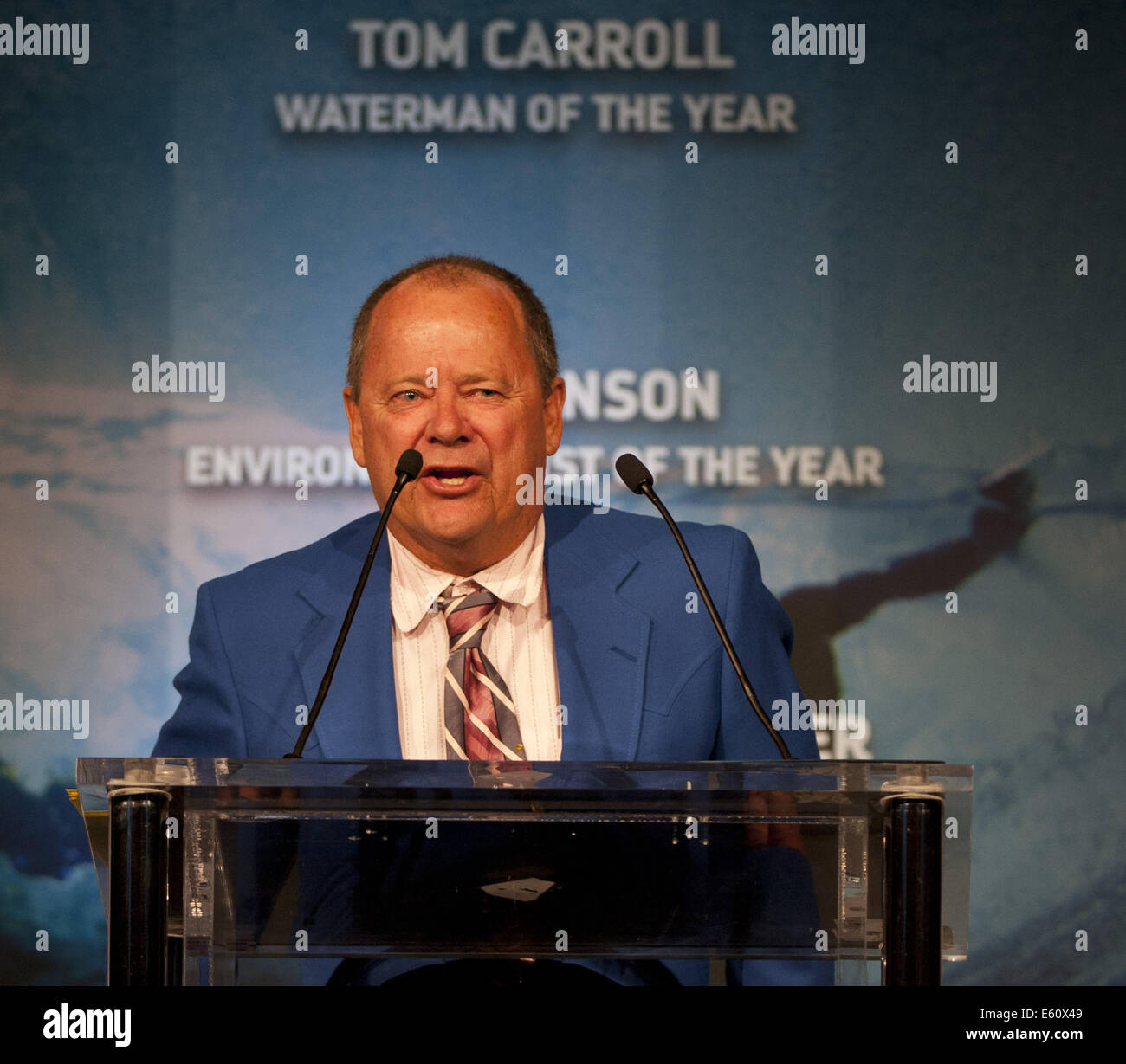 9 août, 2014 - Dana Point/Laguna Niguel, Californie, États-Unis - Peter 'PT' Townend met en lumière la carrière de shaper de surf Rusty Preisendorfer avant de présenter son ami de longue date avec la SIMA 2014 Lifetime Achievement Award le samedi soir. --- Le Surf Industry Manufacturers Association a accueilli le 25e Congrès annuel 2014 LA LMSI Waterman's Ball au Ritz Carlton Hotel & Resort à Dana Point le samedi 9 août 2014. Banque D'Images