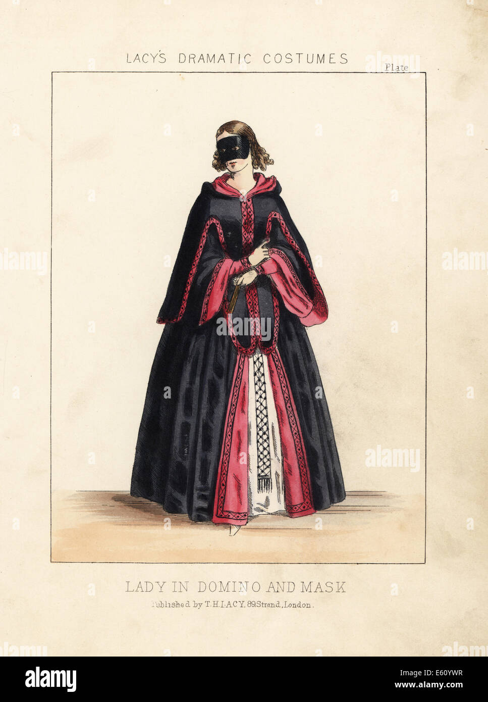 Dame en cape et masque domino, avec ventilateur à un bal masqué, l'ère victorienne. Banque D'Images