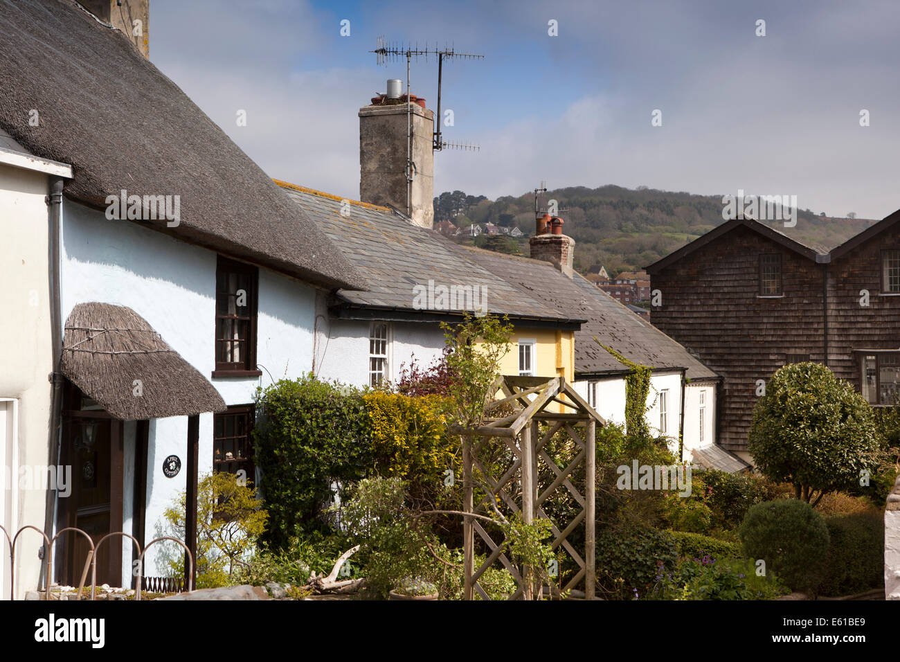 Royaume-uni l'Angleterre, dans le Dorset, Lyme Regis, Chepstow Road, les maisons historiques de l'ancienne route étroite Banque D'Images