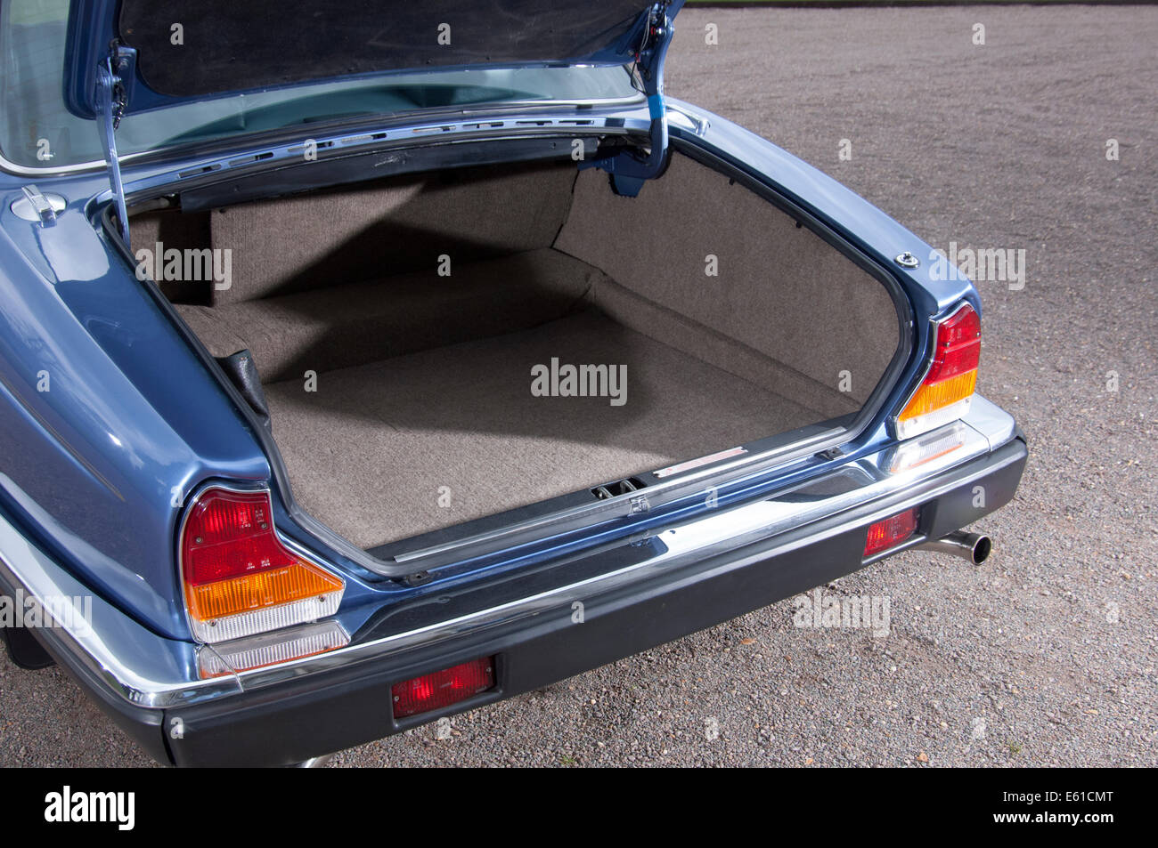 1981 Daimler Jaguar sovereign 4.2 La voiture de luxe, coffre ouvert Banque D'Images