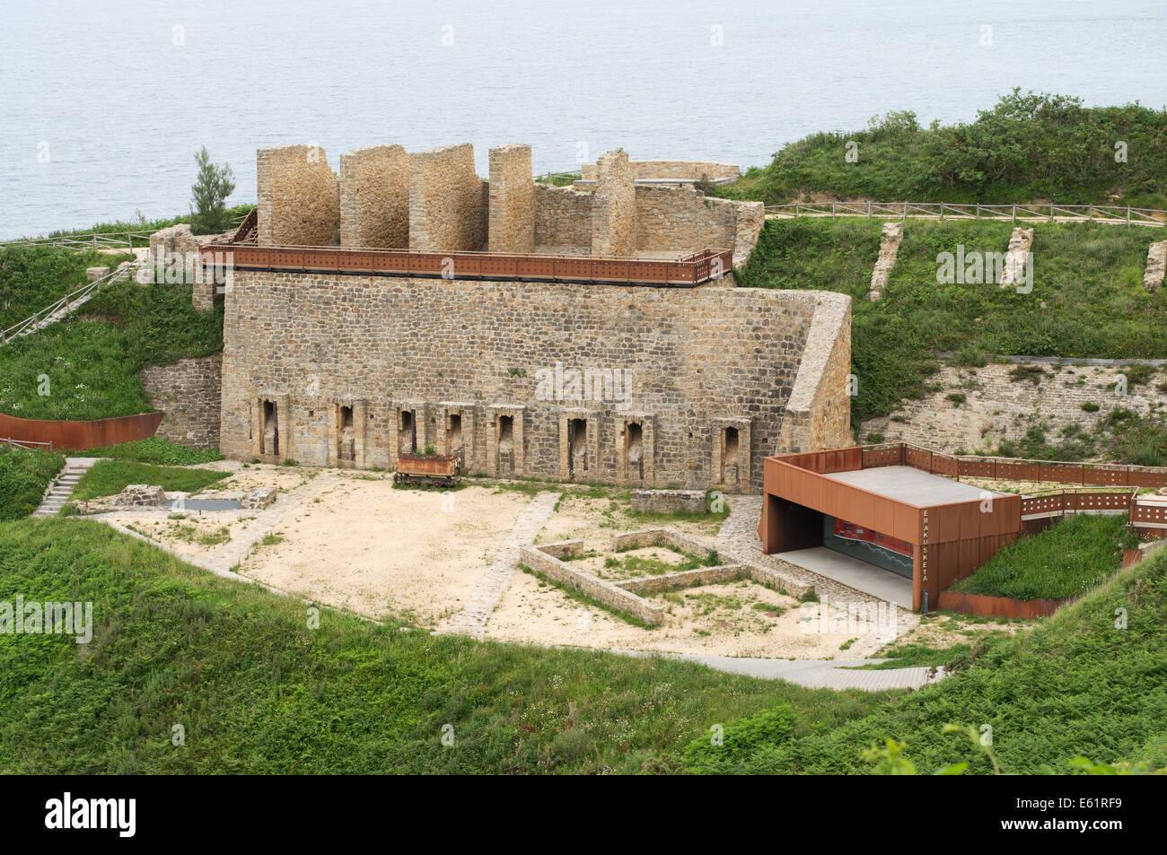 Erakusketa ou d'exposition ou musée de l'ancien terminal de chargement de minerai de fer , Zarautz Gipuzkoa, Espagne, Europe du nord Banque D'Images