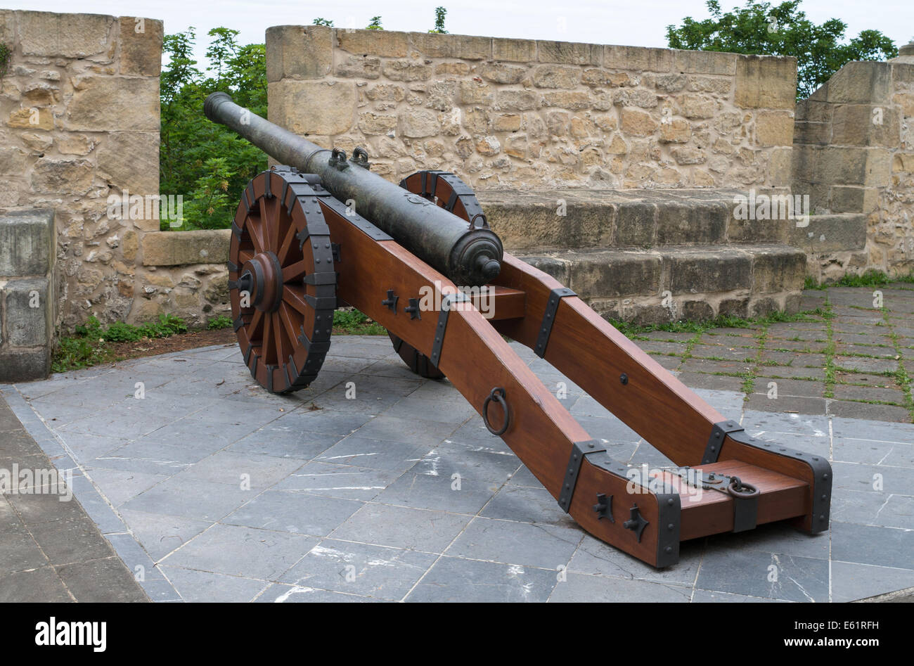 Old cannon à Castillo de Santa Cruz de la Mota, San Sebastián, Guipúzcoa, le nord de l'Espagne, Europe Banque D'Images