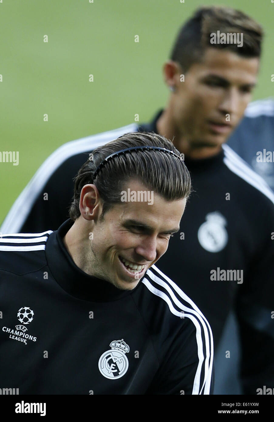 Cardiff. 11e Août, 2014. Gareth Bale(L) et Cristiano Ronaldo du Real Madrid prendre une séance de formation pour la Super Coupe de l'UEFA match entre le Real Madrid et Séville à Cardiff City Stadium de Cardiff, Grande-Bretagne le 11 août 2014. © Wang Lili/Xinhua/Alamy Live News Banque D'Images