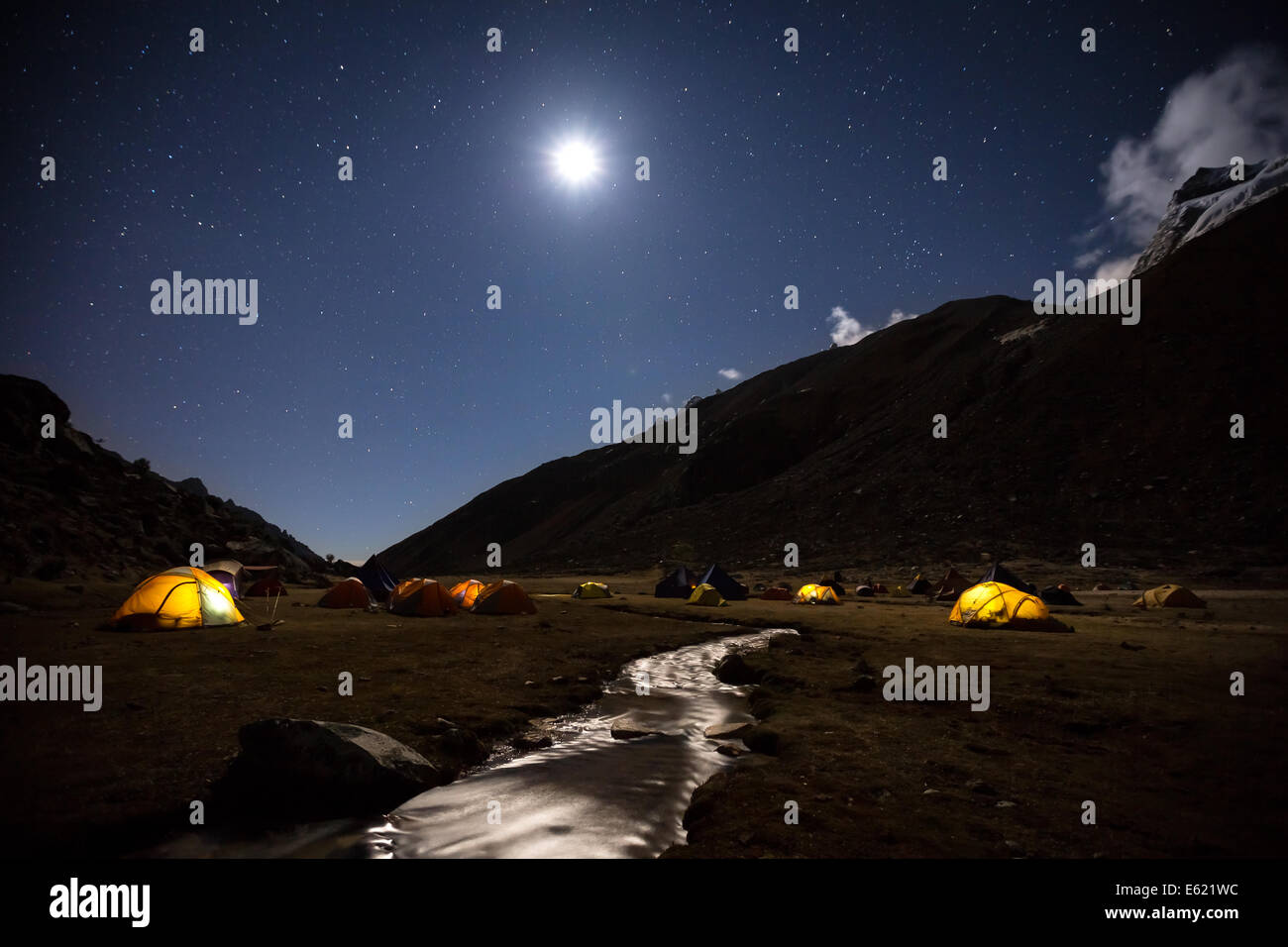 Camp de base de l'Ishinca, nuit à l'Ishinca vallée, Cordillère blanche, Pérou, Amérique du Sud Banque D'Images