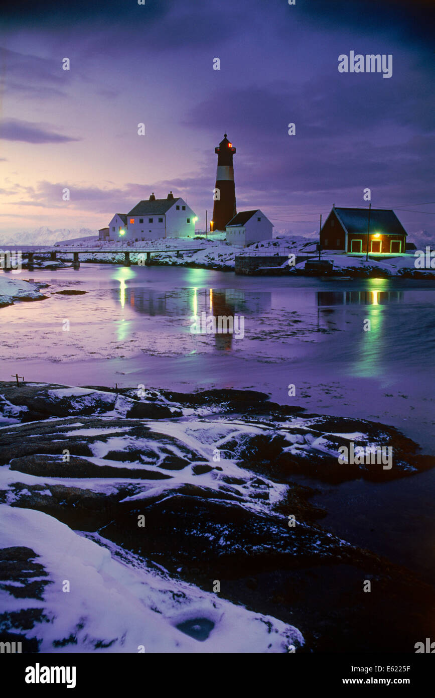 En face du phare de l'Île Tran îles Lofoten, dans le Nord de la Norvège Banque D'Images