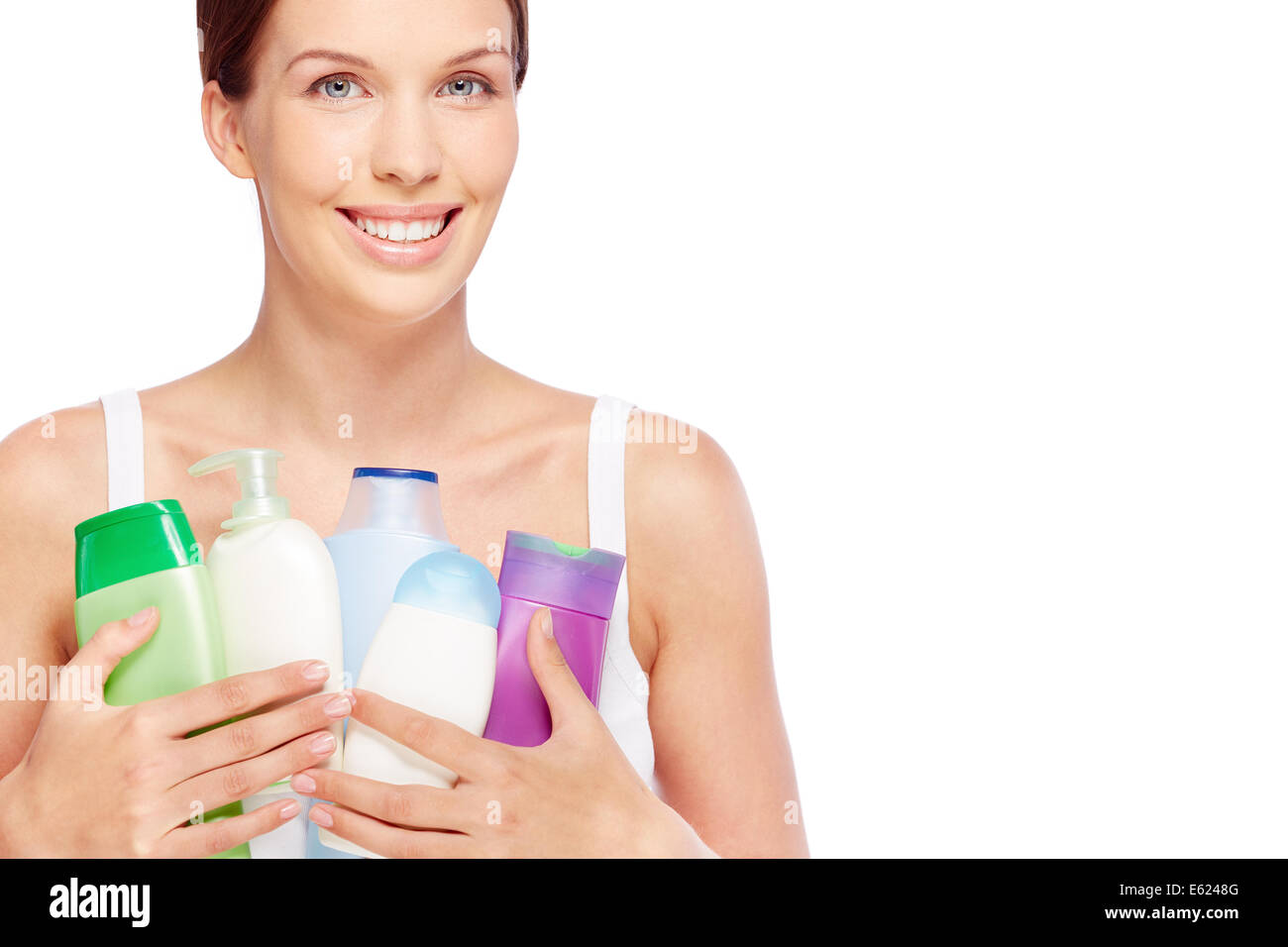 Jeune femme avec des produits de bain Banque D'Images